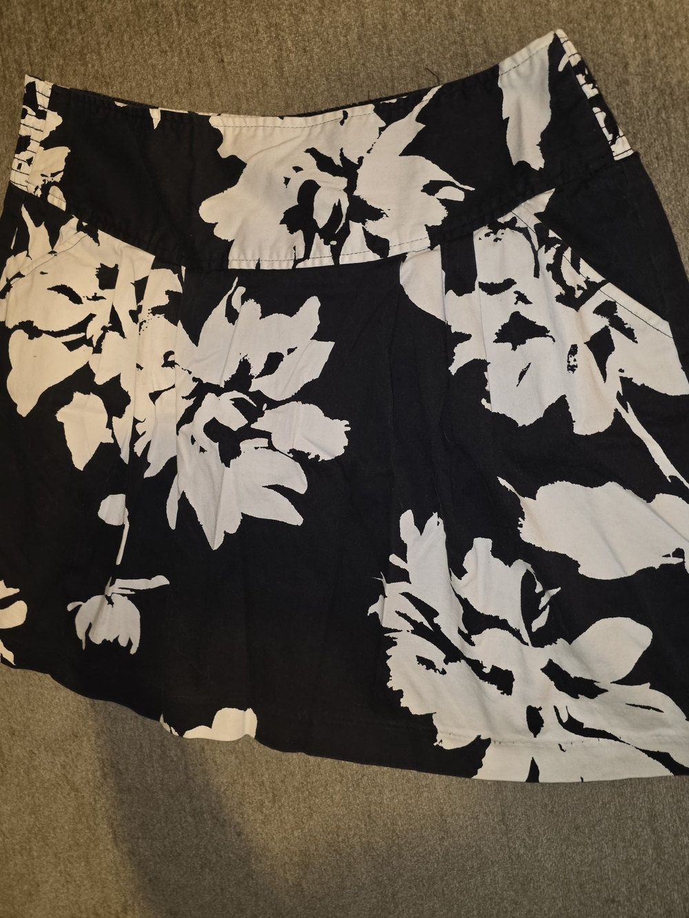 Maurices Black and White Floral Skirt Size Large